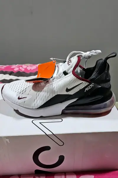 Zapatillas Nike Air Max 270 Blancas y Negras - miniatura 1