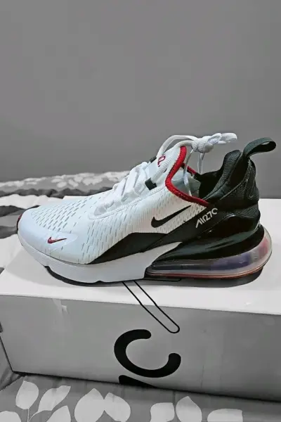 Zapatillas Nike Air Max 270 Blancas y Negras - miniatura 2