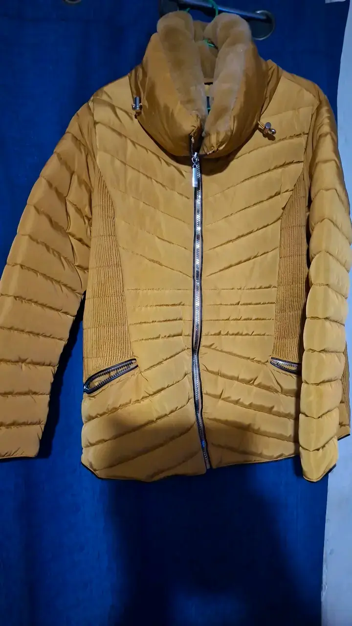 Chaqueta acolchada amarilla para mujer