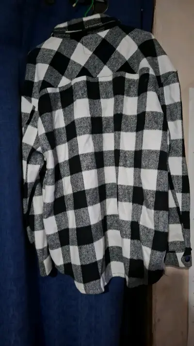 Camisa de franela a cuadros blanco y negro - miniatura 2