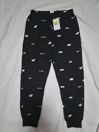 Pantalones deportivos Nike negros con logos - miniatura 1