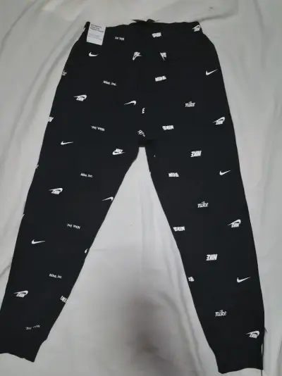 Pantalones deportivos Nike negros con logos - miniatura 3