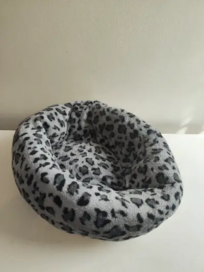 Cama de  polar acolchada para mascotas - miniatura 4