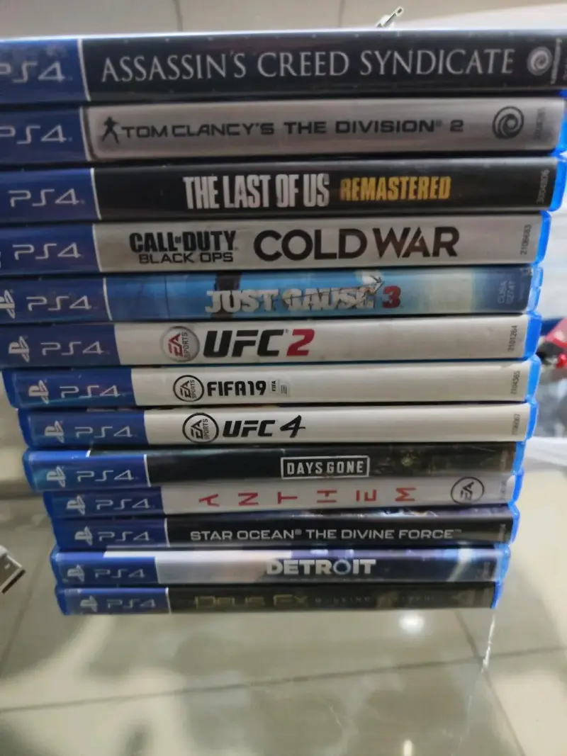 Lote de 12 juegos PS4 variados en buen estado