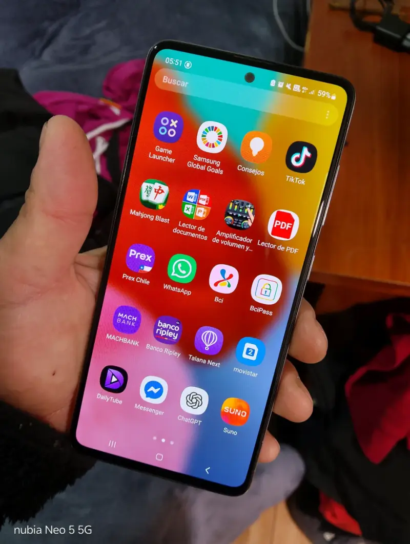 Samsung Galaxy A51 con pantalla grande y 5G