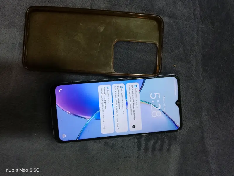 Smartphone vivo y17s con detalles