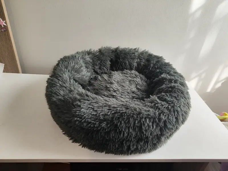 Cama redonda para mascotas gris suave - 3