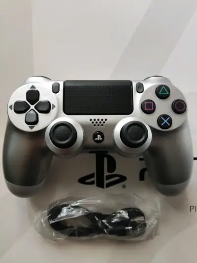 Control inalámbrico plateado para PlayStation 4 - miniatura 1