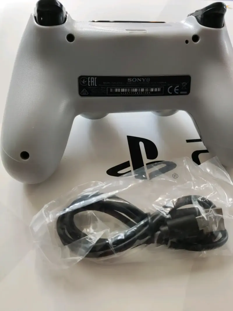 Control inalámbrico plateado para PlayStation 4 - 6