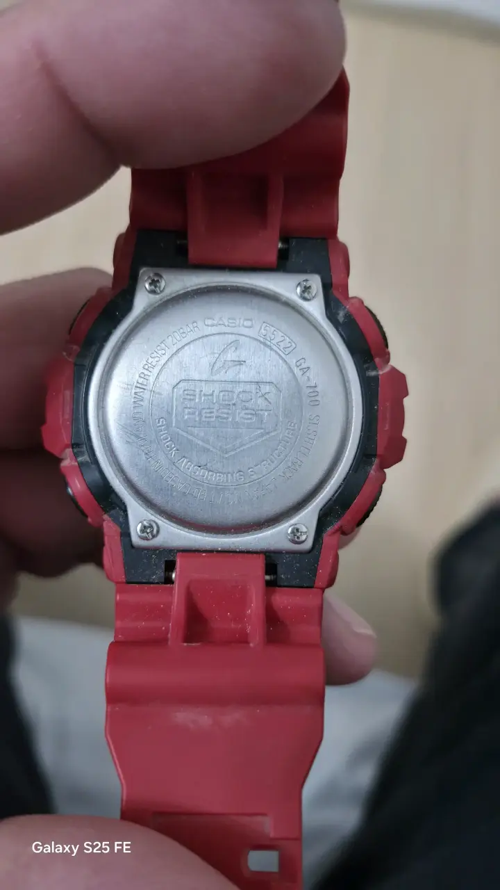 Reloj Casio G-Shock rojo resistente al agua - 2
