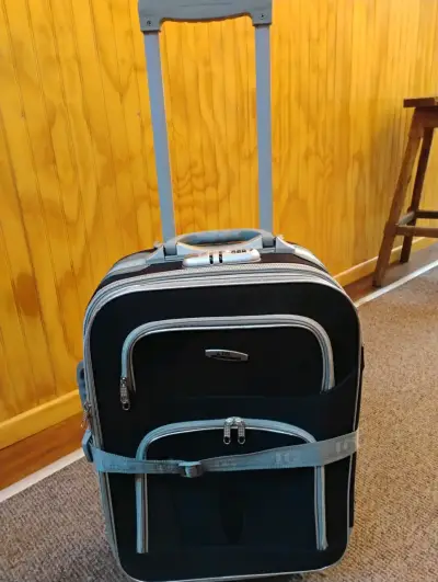 Maleta de viaje con ruedas negra - miniatura 2