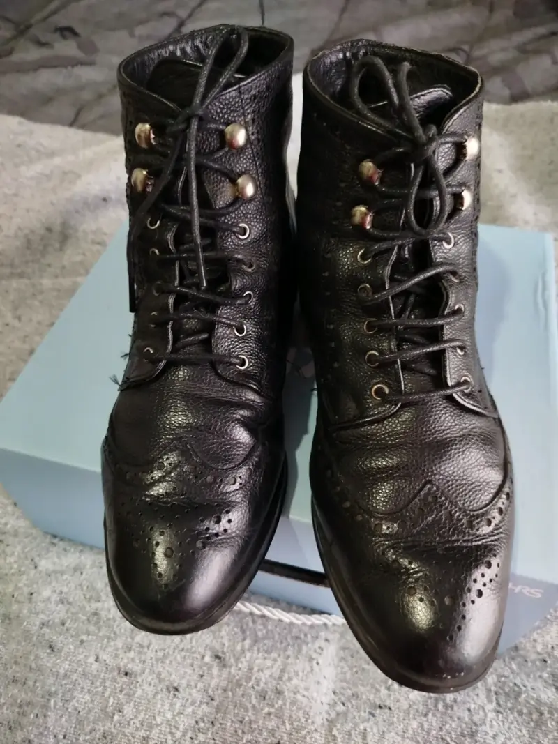Botines de cuero negro para mujer con diseño elega - 4