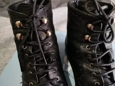 Botines de cuero negro para mujer con diseño elega - miniatura 5