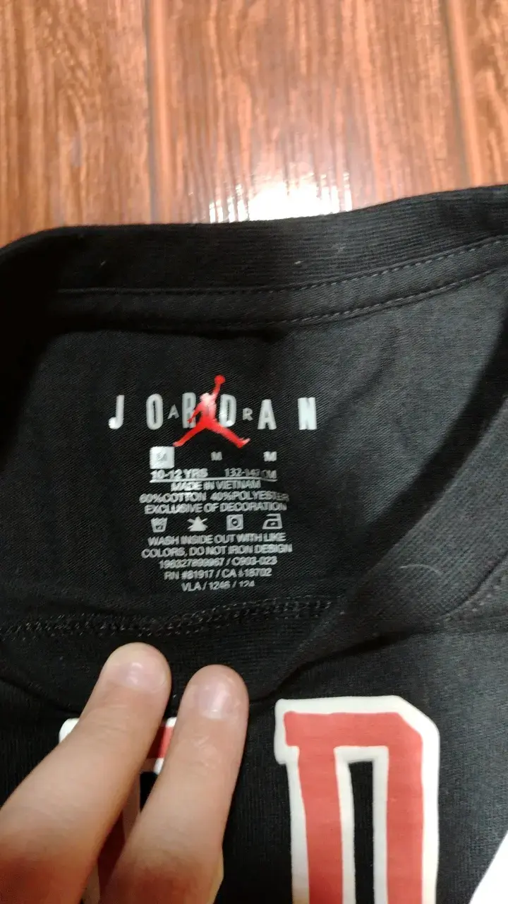 Polera Jordan negra talla M - 4