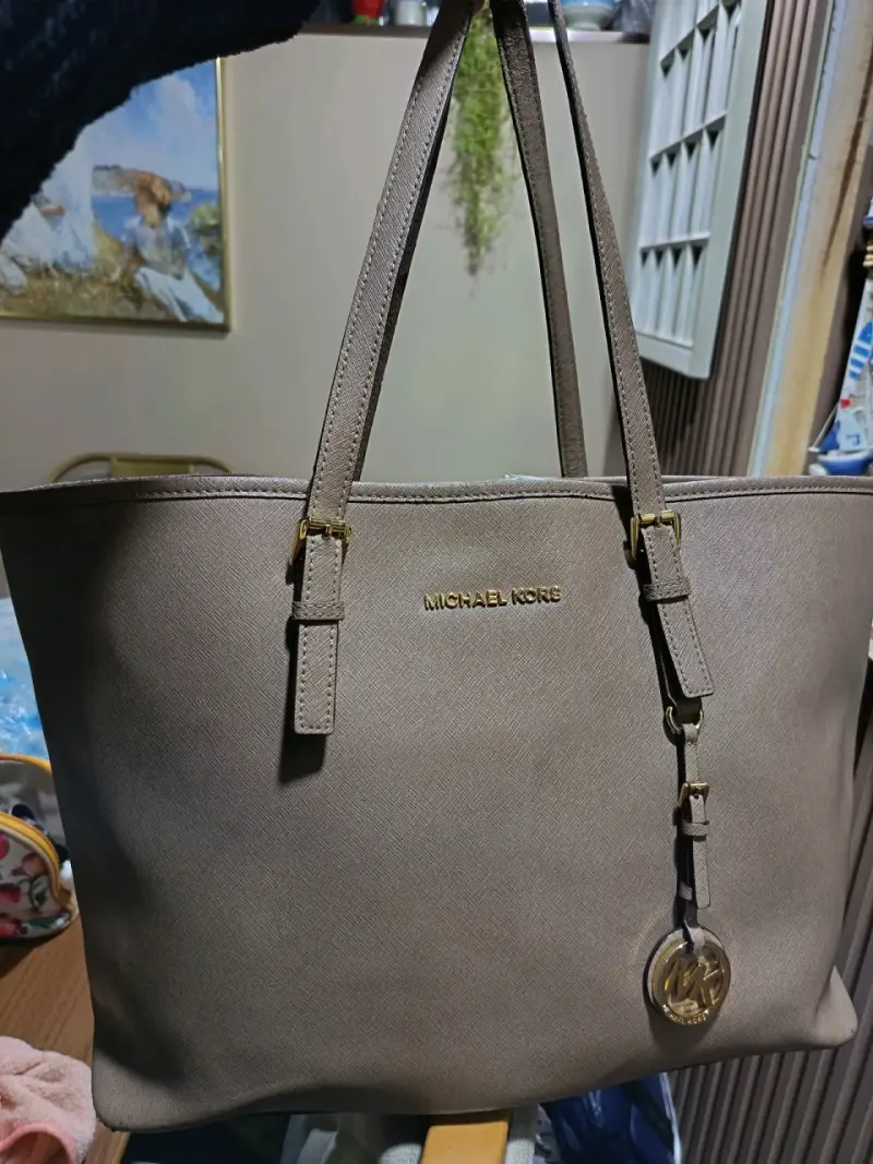Bolso Michael Kors café. Tote grande. - 1