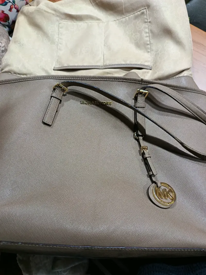 Bolso Michael Kors café. Tote grande. - 6