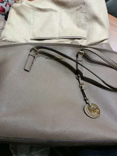 Bolso Michael Kors café. Tote grande. - miniatura 6