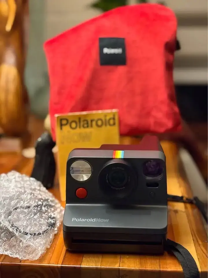 Cámara instantánea Polaroid Now con funda roja - 2
