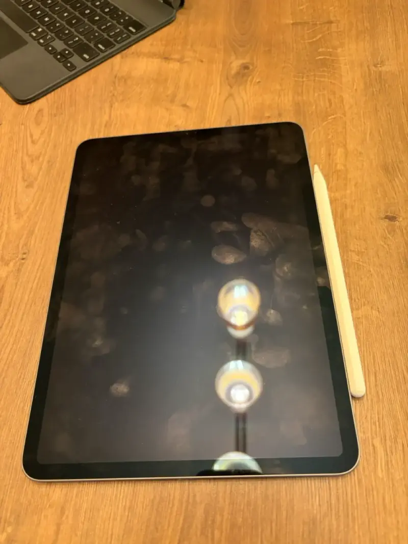 iPad Pro 11” 64GB + Smart Keyboard y Apple Pencil - 1