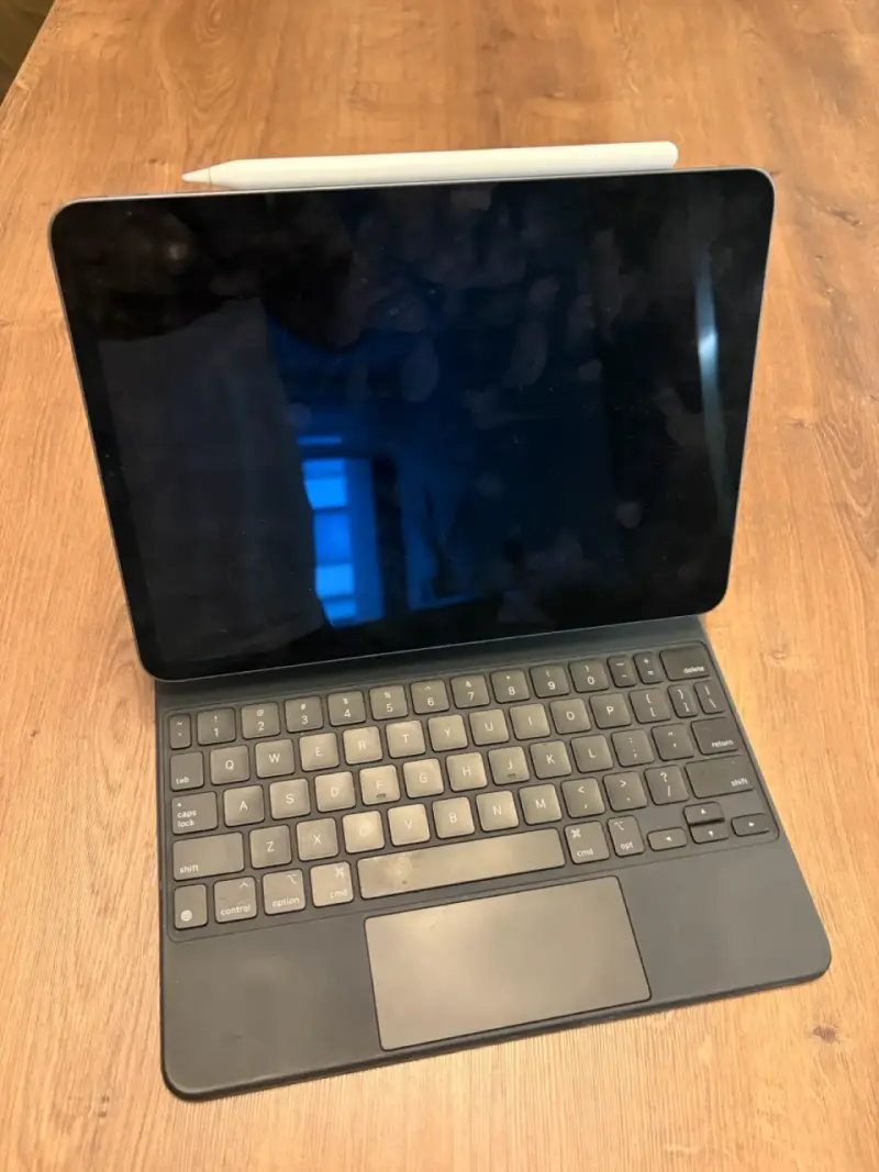 iPad Pro 11” 64GB + Smart Keyboard y Apple Pencil - 2