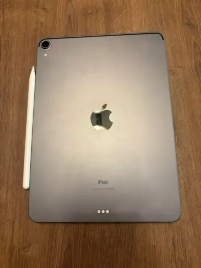 iPad Pro 11” 64GB + Smart Keyboard  y Apple Pencil - miniatura 3