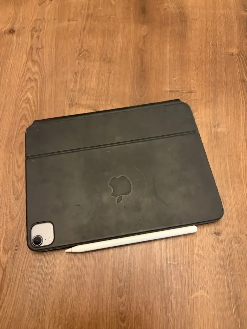 iPad Pro 11” 64GB + Smart Keyboard y Apple Pencil - 4