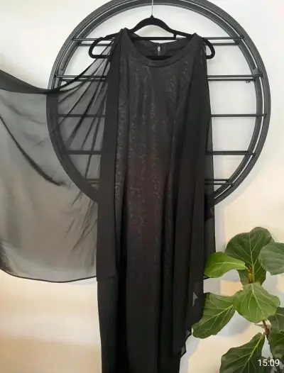 Vestido largo gris con detalles florales - miniatura 6