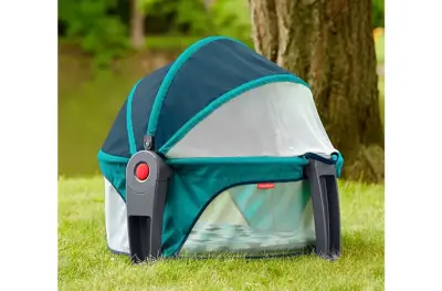 Cuna portátil para bebé Fisher-Price con juguetes - miniatura 5