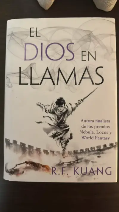 Libro 'El Dios en Llamas' de R.F. Kuang - miniatura 1