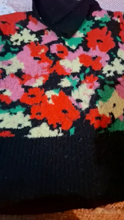 Suéter de lana con diseño floral colorido - miniatura 1