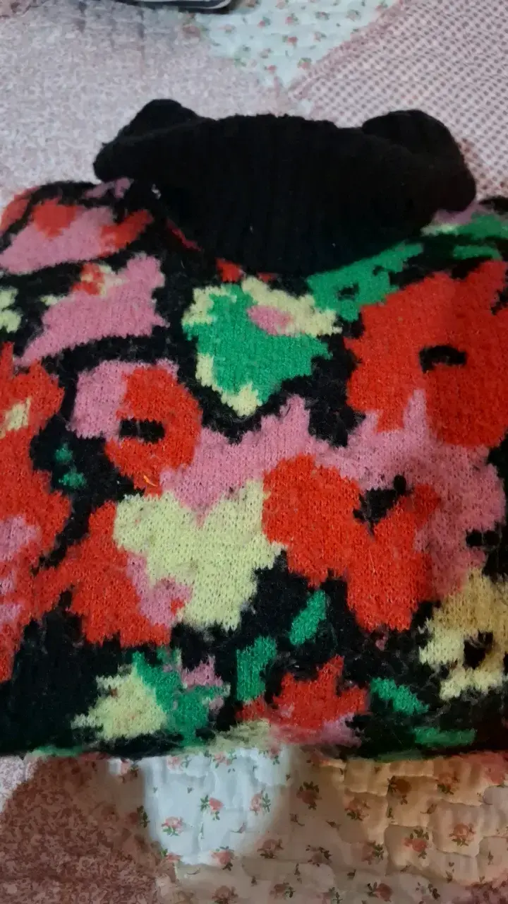 Suéter de lana con diseño floral colorido - 2