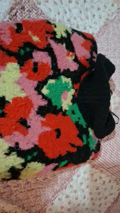 Suéter de lana con diseño floral colorido - miniatura 3