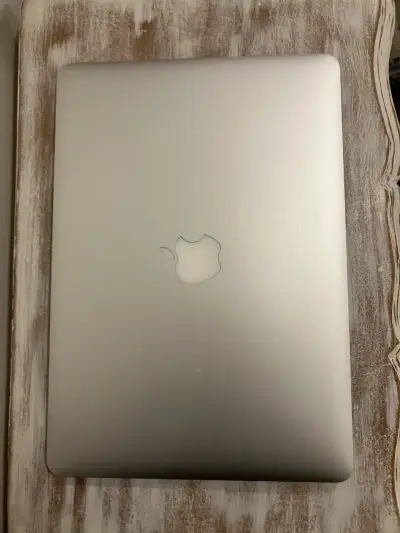 MacBook Air 13 pulgadas en buen estado - miniatura 2