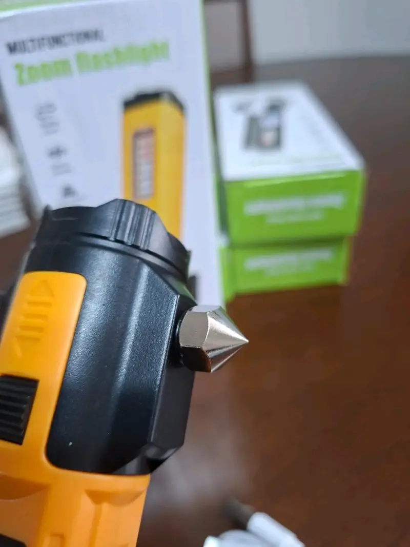 Linterna de emergencia recargable con zoom - 2