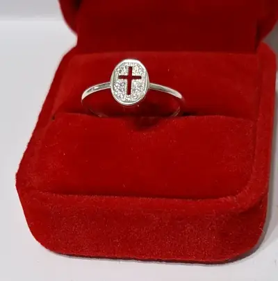 Anillo de plata con diseño de corazón y circonitas - miniatura 3