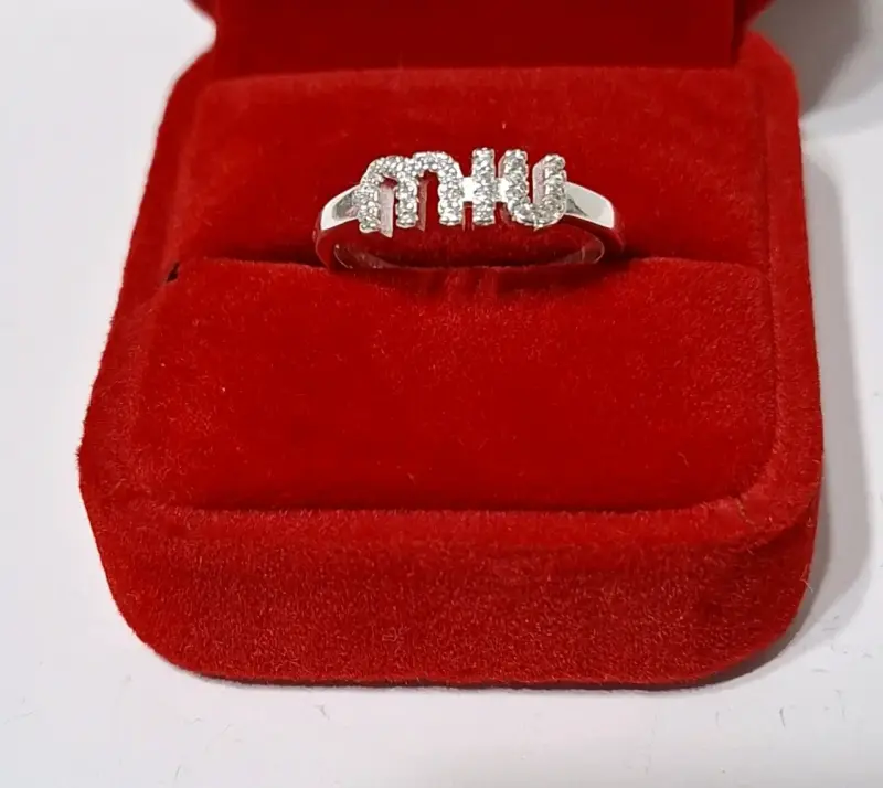Anillo de plata con diseño de corazón y circonitas - 4