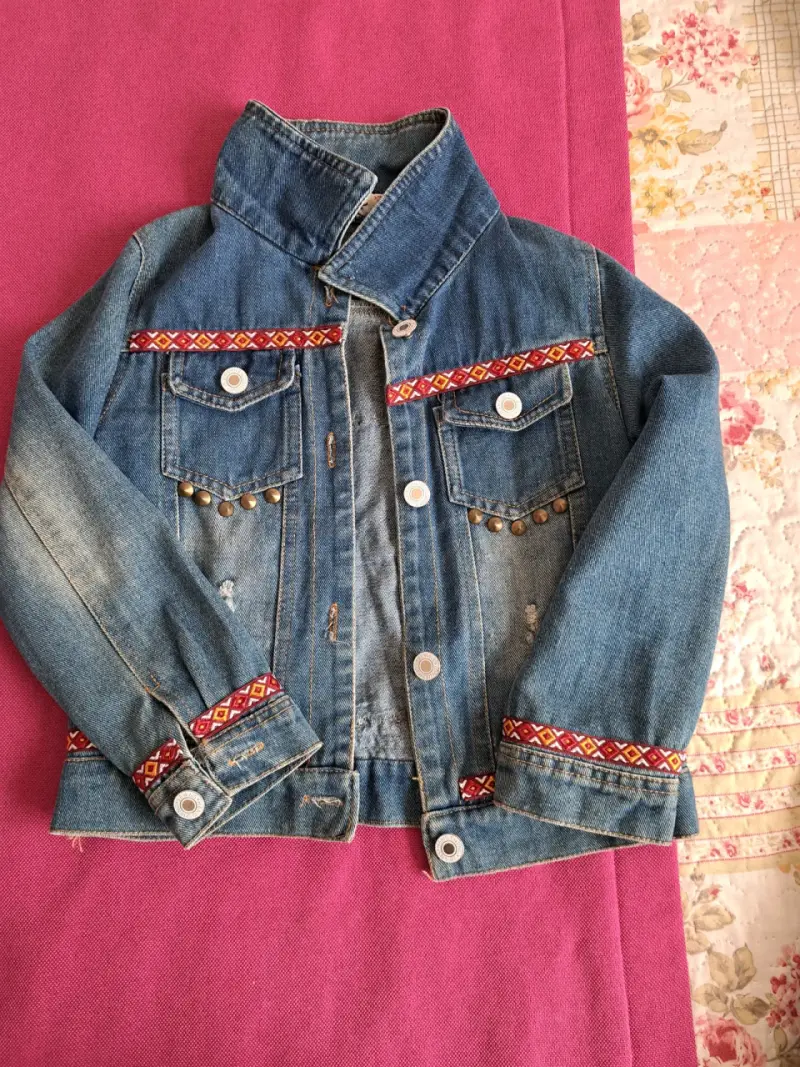 Chaqueta de mezclilla con diseño bordado - 5