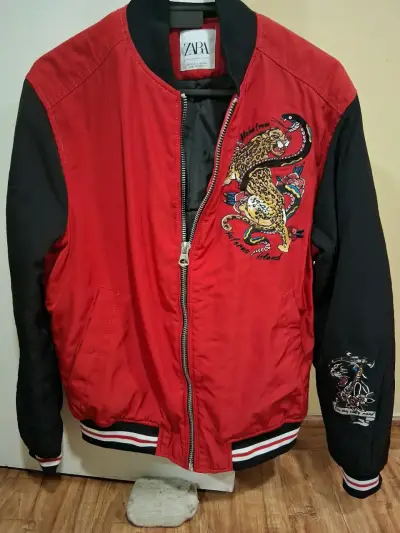 Chaqueta bomber roja con bordado Zara - miniatura 1