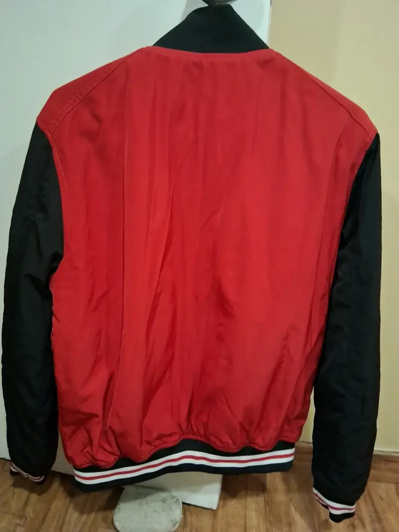 Chaqueta bomber roja con bordado Zara - 2
