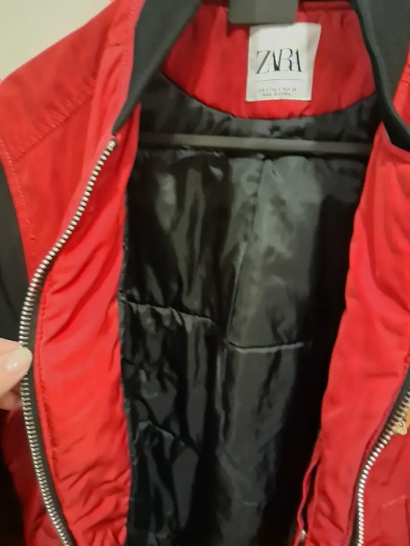 Chaqueta bomber roja con bordado Zara - 3