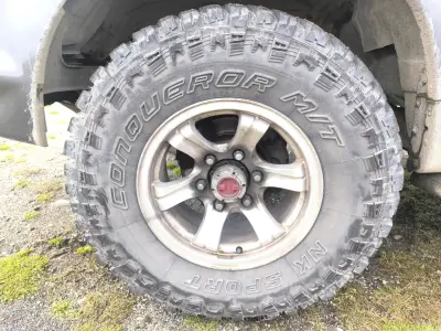 Camioneta SUV SsangYong Musso 4x4 Negra - miniatura 2