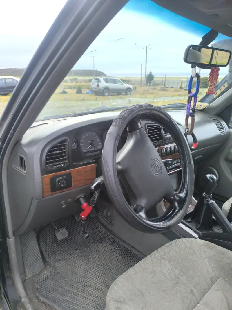 Camioneta SUV SsangYong Musso 4x4 Negra - 5
