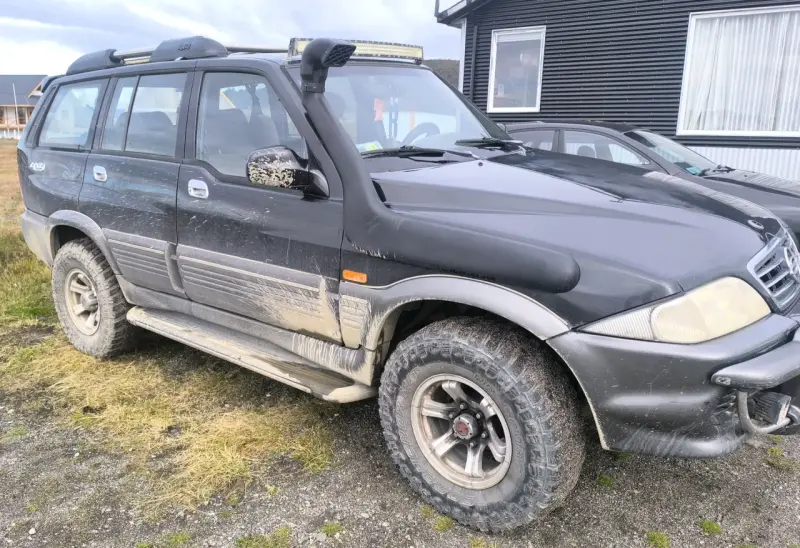 Camioneta SUV SsangYong Musso 4x4 Negra - 6