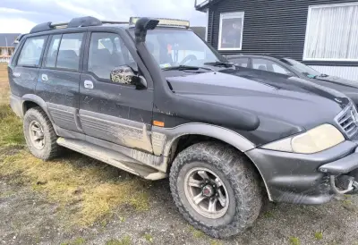 Camioneta SUV SsangYong Musso 4x4 Negra - miniatura 6
