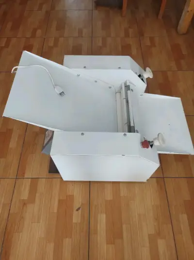 Máquina laminadora de masa industrial blanca - miniatura 2