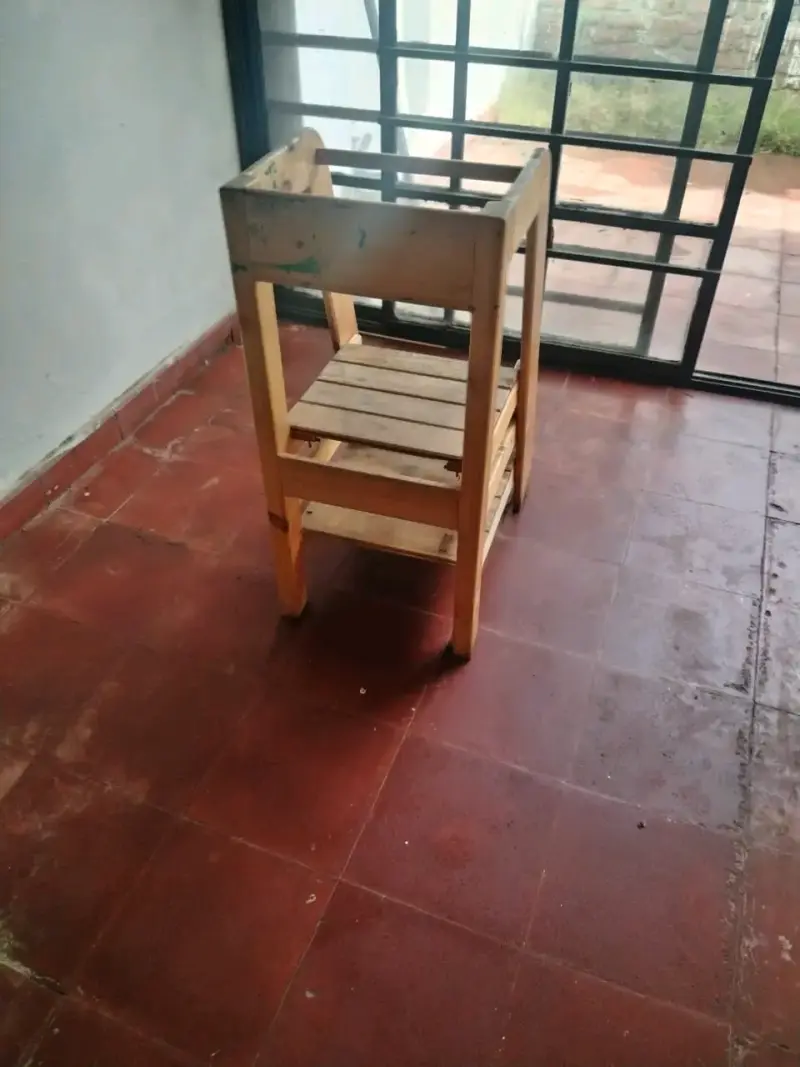 Torre de aprendizaje de madera para niños