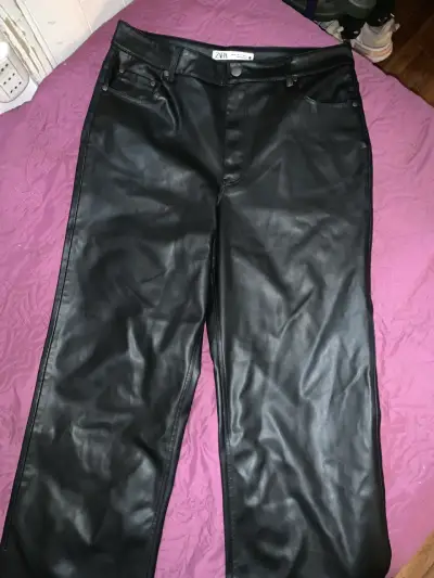 Pantalón de cuero sintético negros Zara talla 40 - miniatura 1