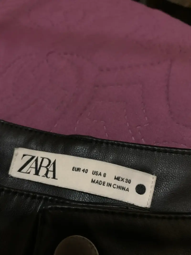 Pantalón de cuero sintético negros Zara talla 40 - 2