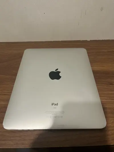 iPad 32 GB Apple (1.ª Generación 2010) con detalle - miniatura 1