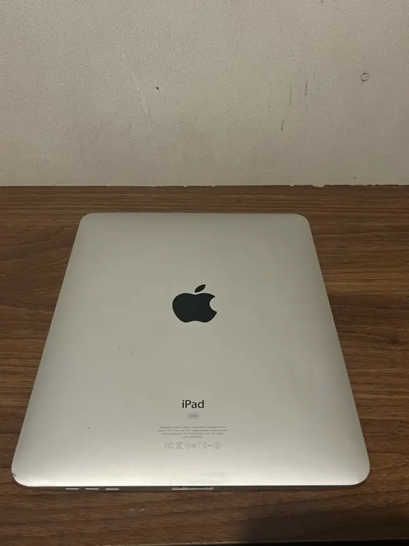iPad 32 GB Apple (1.ª Generación 2010) con detalle - 3